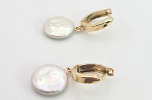 2256 Vintage: 14ct Gold Mother of Pearl Disc Clipped Stud Earrings