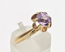 Load image into Gallery viewer, Vintage: Rare 18ct Gold Lilac Sapphire Single Stone Ring
