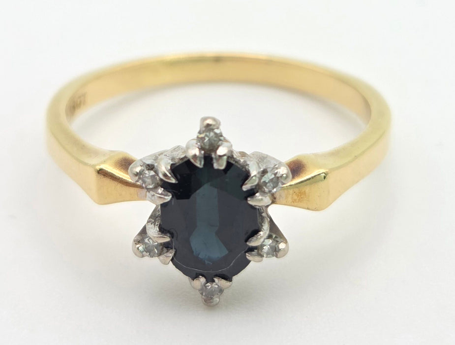 6472 Vintage:18ct Gold Australian Blue Sapphire 6 Diamonds Cluster Ring