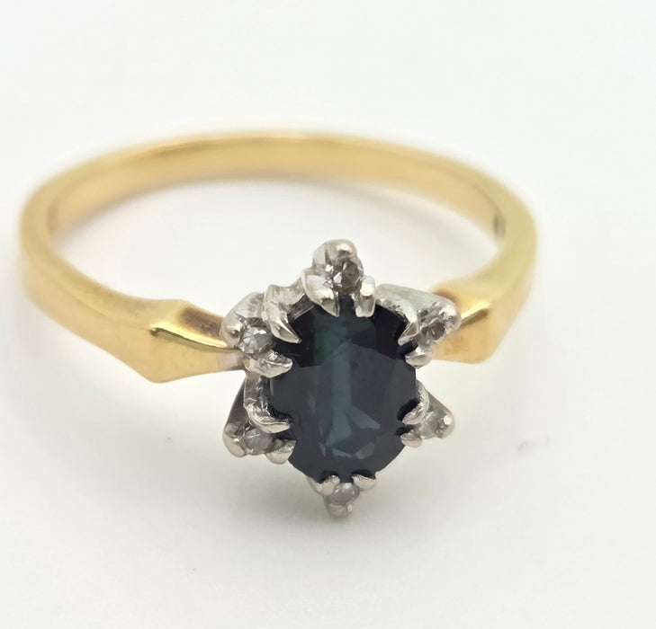 6472 Vintage:18ct Gold Australian Blue Sapphire 6 Diamonds Cluster Ring