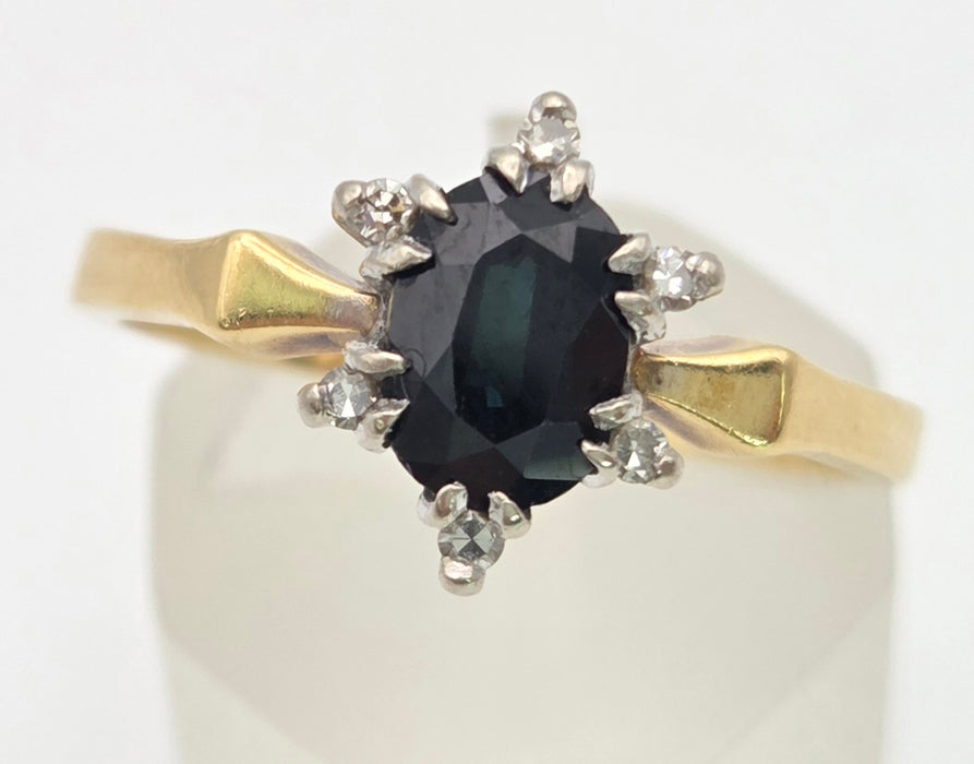 6472 Vintage:18ct Gold Australian Blue Sapphire 6 Diamonds Cluster Ring