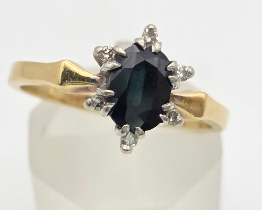 6472 Vintage:18ct Gold Australian Blue Sapphire 6 Diamonds Cluster Ring