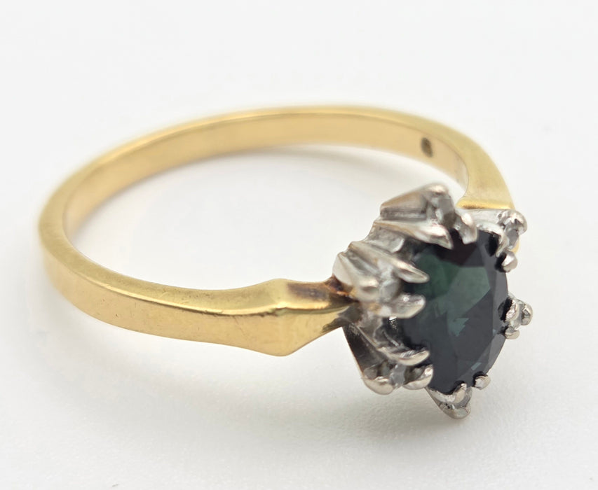 6472 Vintage:18ct Gold Australian Blue Sapphire 6 Diamonds Cluster Ring