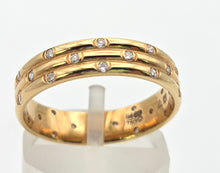 Cargar imagen en el visor de la galería, 2292: Vintage: 18ct Gold 30 Natural Diamonds Studded Band- Elegant lines, super sparkle
