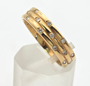 2292: Vintage: 18ct Gold 30 Natural Diamonds Studded Band- Elegant lines, super sparkle