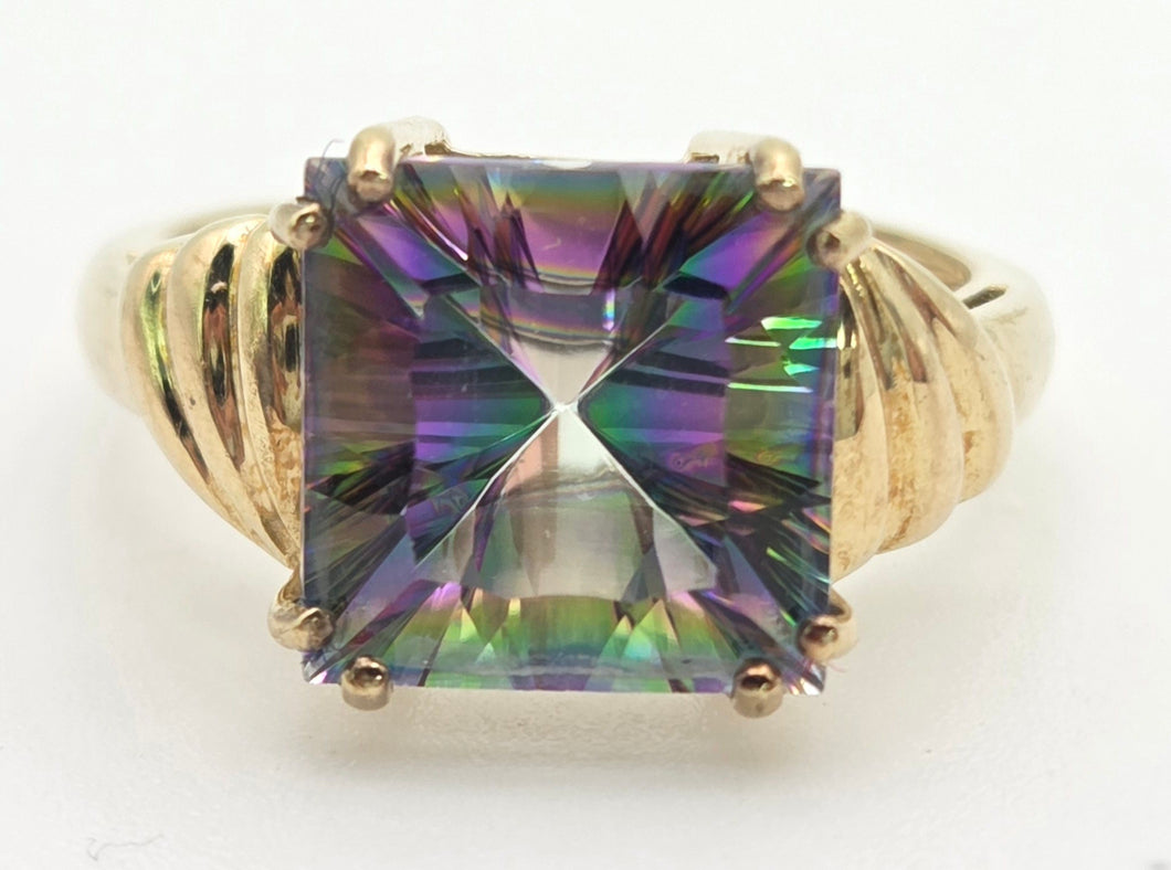 2302: Vintage: 9ct Gold Square Cut Caribbean Topaz Cocktail Ring