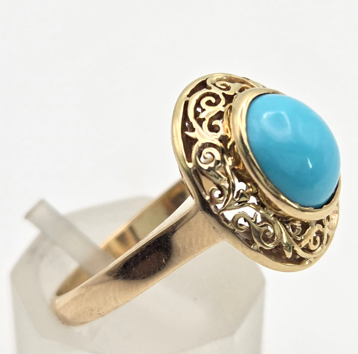 6478  Vintage: 18ct Gold Cabochon Turquoise Dress Ring