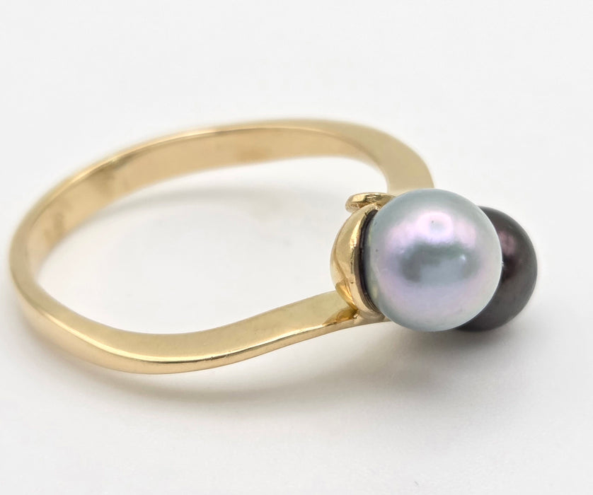 6477 Vintage: 18ct Gold Tahitian Pearls Crossover Ring