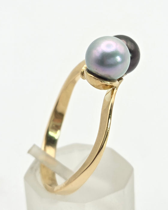 6477 Vintage: 18ct Gold Tahitian Pearls Crossover Ring