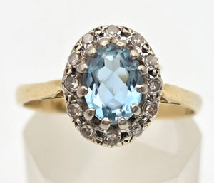 2338: Vintage: 18ct Gold Blue Aquamarine 12 Diamonds Ring - Platinum setting