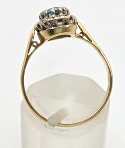 2338: Vintage: 18ct Gold Blue Aquamarine 12 Diamonds Ring - Platinum setting