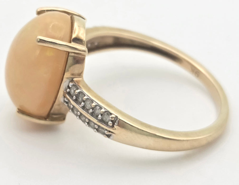 6467 Vintage: 9ct Gold Oval cabochon White Opal 20 Natural Diamonds Cocktail Ring