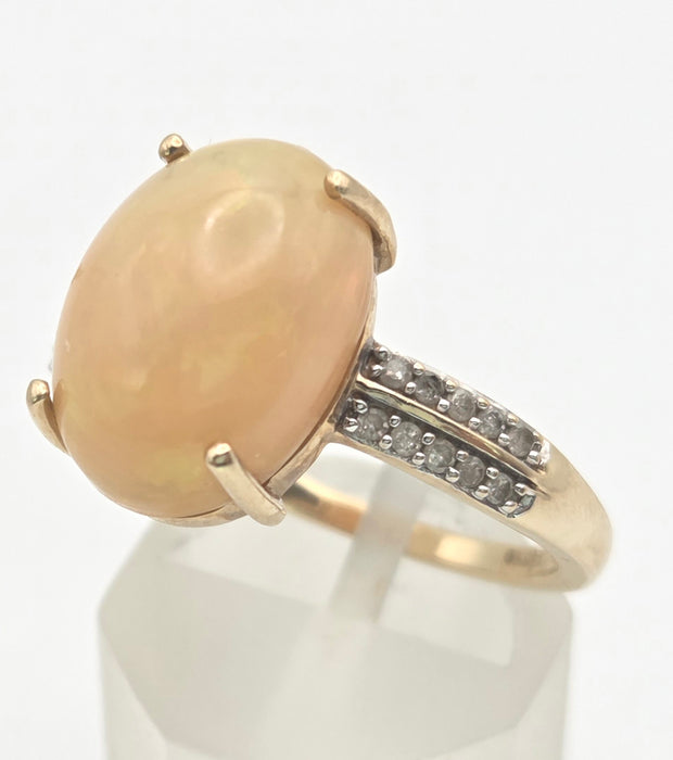 6467 Vintage: 9ct Gold Oval cabochon White Opal 20 Natural Diamonds Cocktail Ring