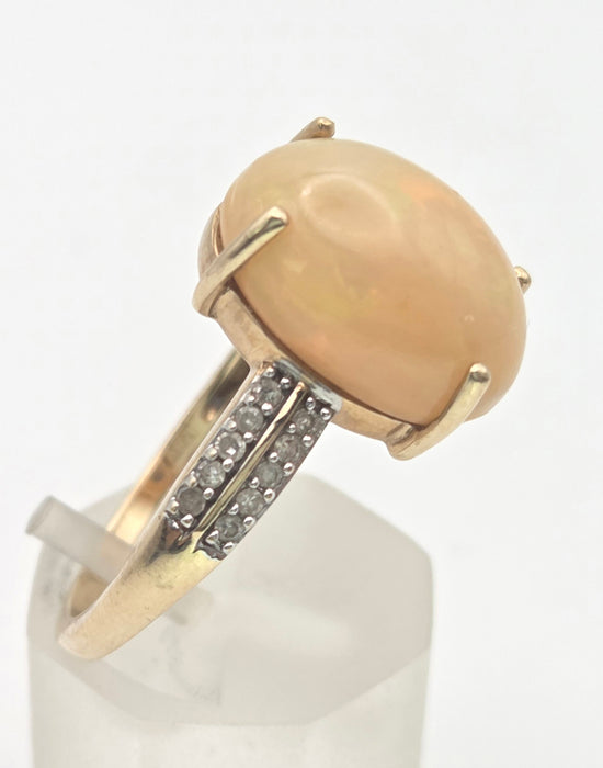 6467 Vintage: 9ct Gold Oval cabochon White Opal 20 Natural Diamonds Cocktail Ring