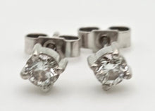 Cargar imagen en el visor de la galería, 1060 Vintage; 18ct White Gold Round Full Cut Diamonds {0.41ct)  Solitaire Stud Earrings
