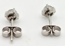 Cargar imagen en el visor de la galería, 1060 Vintage; 18ct White Gold Round Full Cut Diamonds {0.41ct)  Solitaire Stud Earrings
