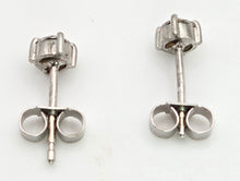 Cargar imagen en el visor de la galería, 1060 Vintage; 18ct White Gold Round Full Cut Diamonds {0.41ct)  Solitaire Stud Earrings
