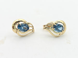 2044 Vintage: 9ct Gold Swiss Blue Topaz Stud Earrings