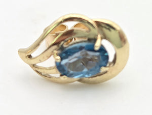 2044 Vintage: 9ct Gold Swiss Blue Topaz Stud Earrings
