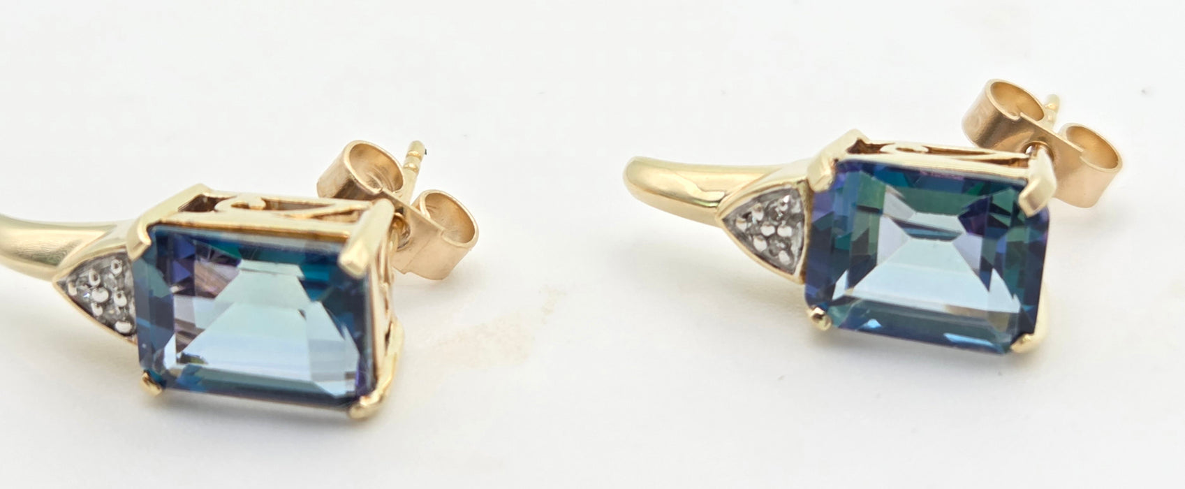 6451 Vintage: 9ct Gold Mystic Topaz Natural Diamonds Stud Earrings