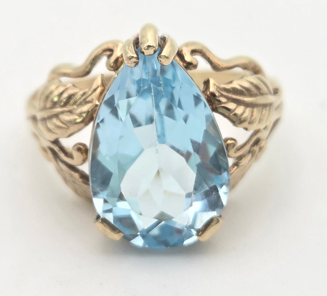 Vintage: Statement 9ct Gold Pear-Cut Swiss Blue Topaz Cocktail Ring