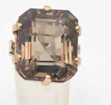Cargar imagen en el visor de la galería, 2333 Vintage: large 9ct Gold Square Cu Smokey Quartz Statement Ring
