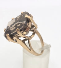 Cargar imagen en el visor de la galería, 2333 Vintage: large 9ct Gold Square Cu Smokey Quartz Statement Ring
