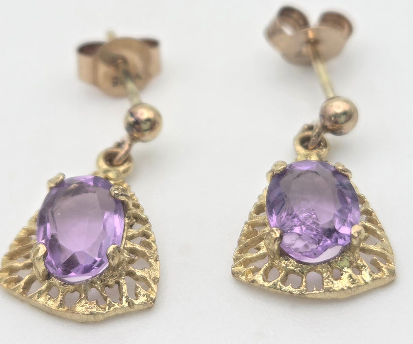 1174: Vintage: 9ct Yellow Gold Amethyst Filigree Drop Stud Earrings