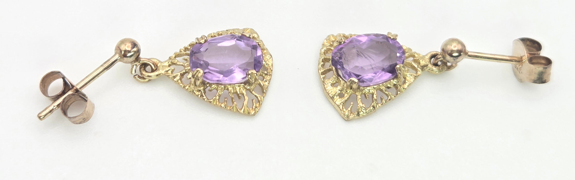 1174: Vintage: 9ct Yellow Gold Amethyst Filigree Drop Stud Earrings
