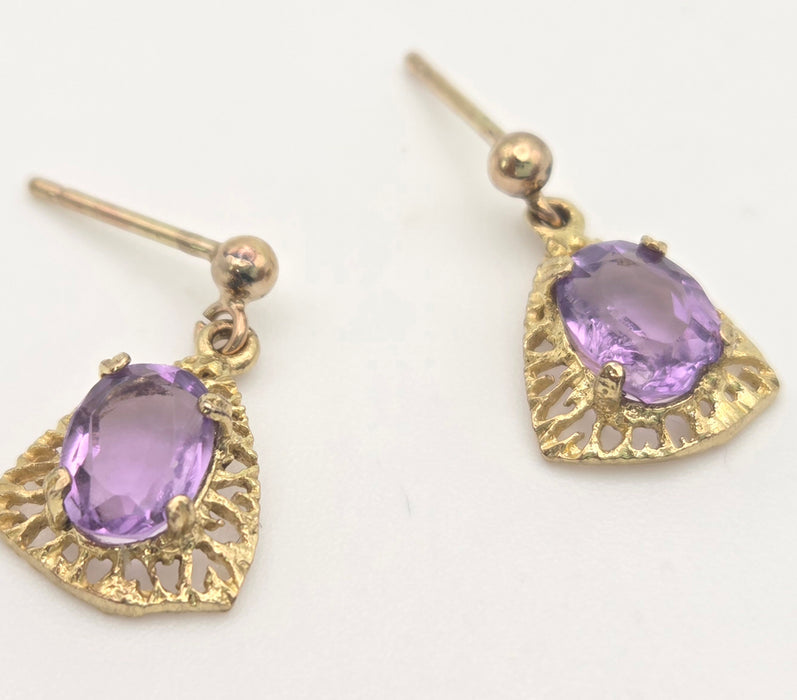 1174: Vintage: 9ct Yellow Gold Amethyst Filigree Drop Stud Earrings
