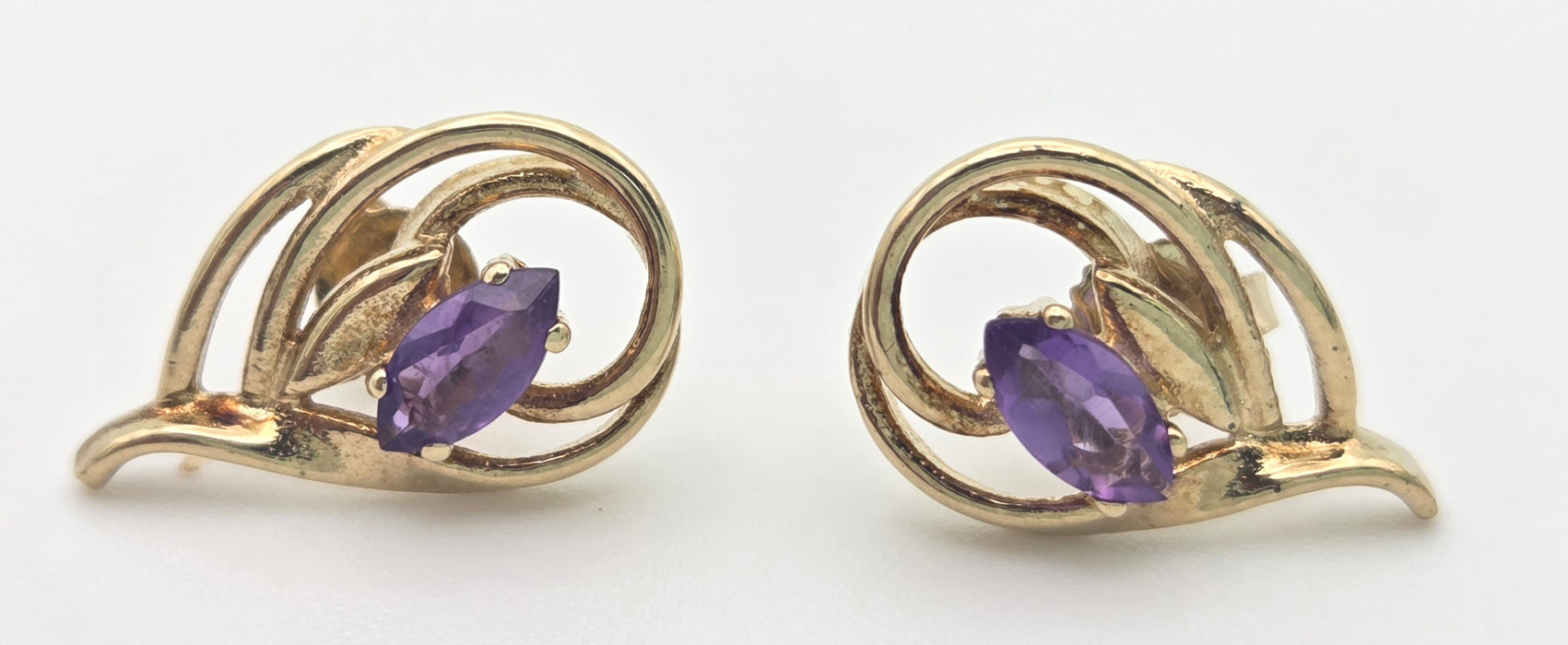 2209 Vintage: 9ct Gold Openwork Amethyst Stud Earrings