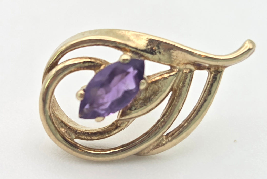 2209 Vintage: 9ct Gold Openwork Amethyst Stud Earrings