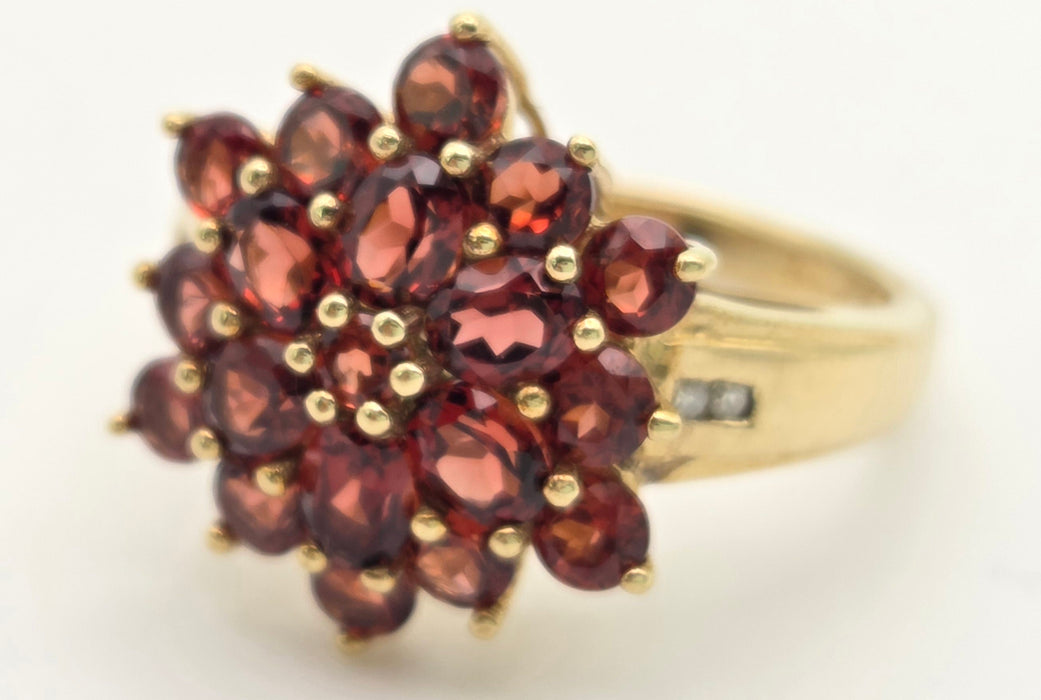 6414 Vintage: 9ct Gold Large 21 Almandine Garnets  Floral Cluster Ring