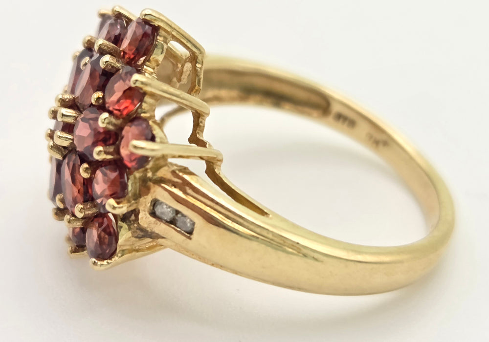 6414 Vintage: 9ct Gold Large 21 Almandine Garnets  Floral Cluster Ring