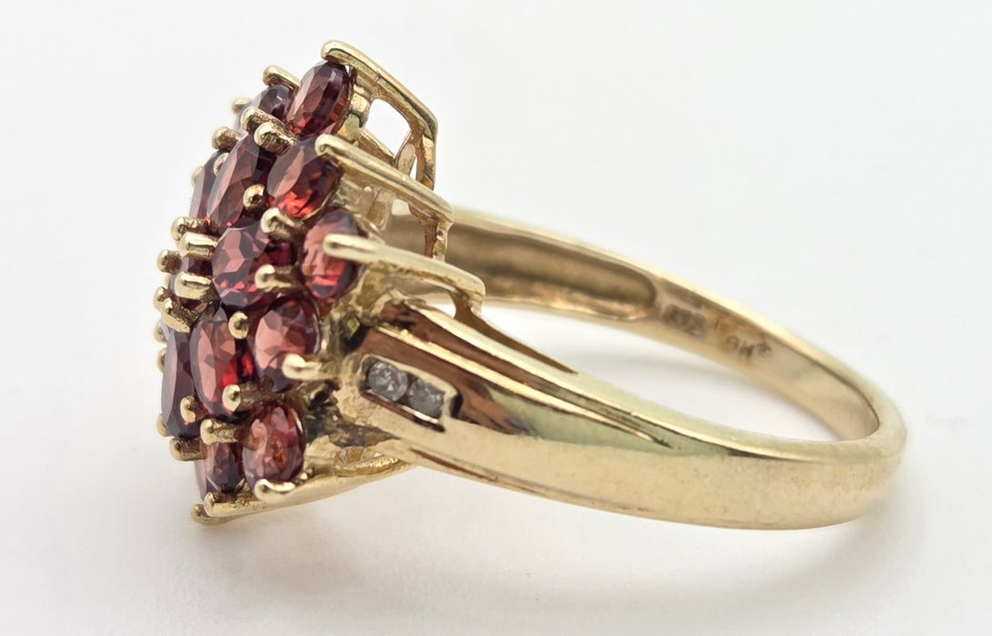 6414 Vintage: 9ct Gold Large 21 Almandine Garnets  Floral Cluster Ring