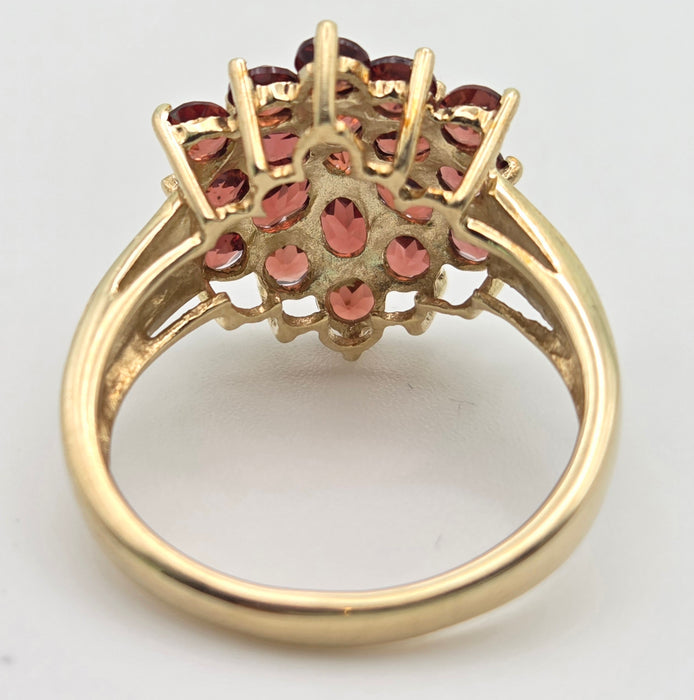 6414 Vintage: 9ct Gold Large 21 Almandine Garnets  Floral Cluster Ring