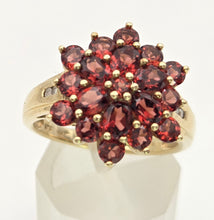 Cargar imagen en el visor de la galería, 2224 Vintage: 9ct Gold Large 21 Almandine Garnets  Floral Cluster Ring
