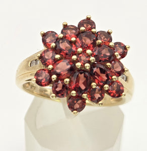 2224 Vintage: 9ct Gold Large 21 Almandine Garnets  Floral Cluster Ring