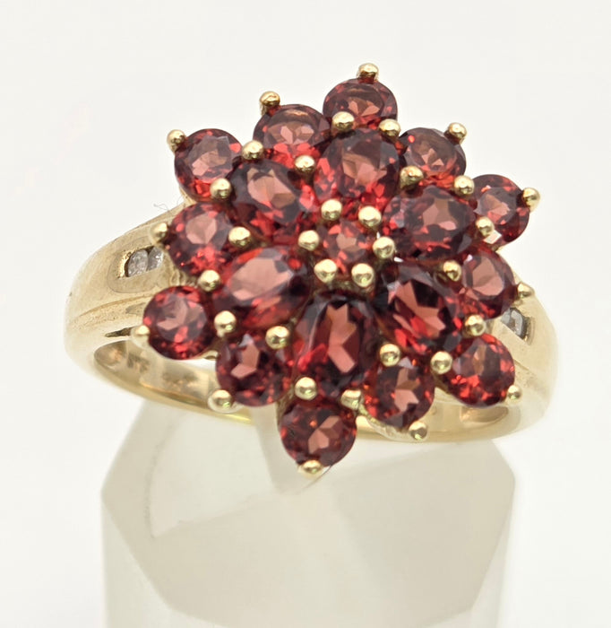 6414 Vintage: 9ct Gold Large 21 Almandine Garnets  Floral Cluster Ring