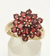 Cargar imagen en el visor de la galería, 2224 Vintage: 9ct Gold Large 21 Almandine Garnets  Floral Cluster Ring
