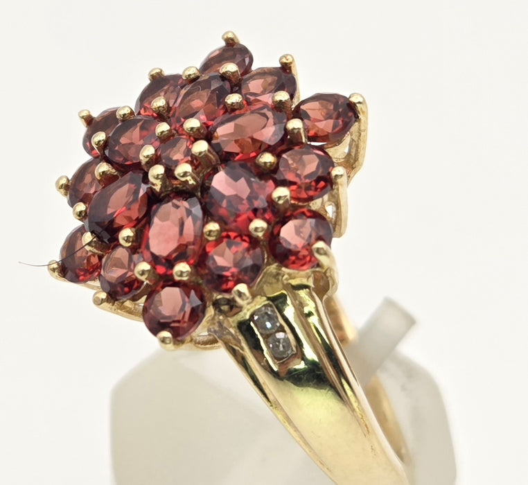 6414 Vintage: 9ct Gold Large 21 Almandine Garnets  Floral Cluster Ring