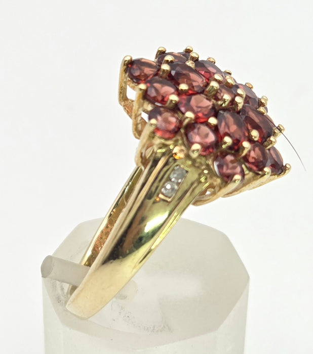 6414 Vintage: 9ct Gold Large 21 Almandine Garnets  Floral Cluster Ring