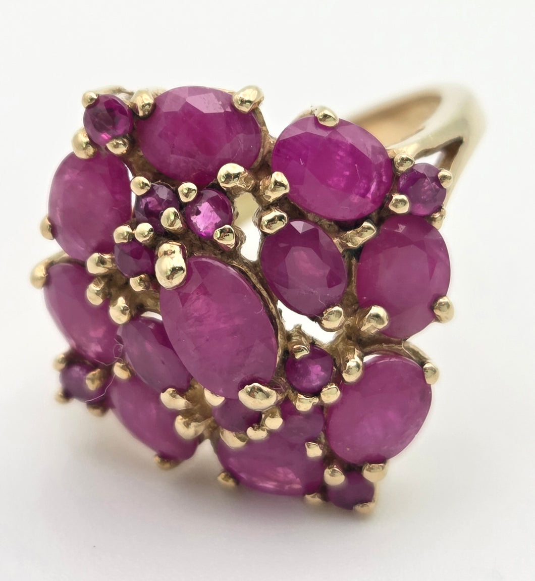 2237 Vintage: 9ct Gold 21 Rubies Statement Cluster Ring- Wow