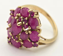 Cargar imagen en el visor de la galería, 2237 Vintage: 9ct Gold 21 Rubies Statement Cluster Ring- Wow
