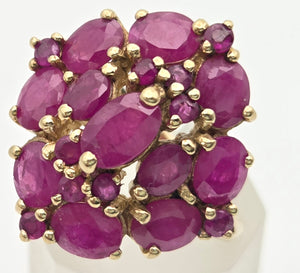 2237 Vintage: 9ct Gold 21 Rubies Statement Cluster Ring- Wow