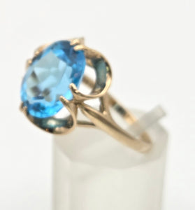 Vintage: 9ct Gold Faceted Cut Swiss Blue Topaz ring - From 1976