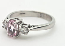 Cargar imagen en el visor de la galería, 2243 Vintage; 9ct White Gold Pink Morganites Daimons 3-Stone Ring
