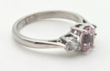 Cargar imagen en el visor de la galería, 2243 Vintage; 9ct White Gold Pink Morganites Daimons 3-Stone Ring
