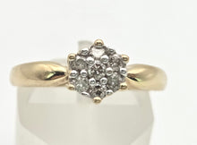 Cargar imagen en el visor de la galería, 2264 Vintage: Petite 9ct Gold  Natural Diamonds Star Cluster Ring
