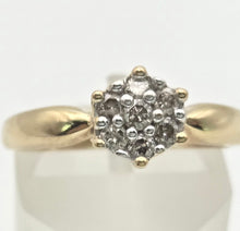 Cargar imagen en el visor de la galería, 2264 Vintage: Petite 9ct Gold  Natural Diamonds Star Cluster Ring
